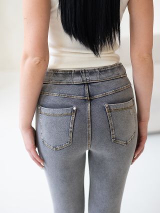 🔥 POSLEDNÍ ŠANCE! 🔥 Naše oblíbené Freddy N.O.W. kalhoty v džínové šedé teď čekají jen na jednu z vás – ve velikosti XS a...